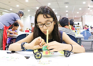 からくり自動車 制作中の様子