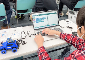 自動運転ミニカーを走らせよう 制作中の様子