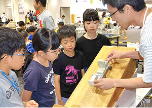 目指せ！クルマの衝撃吸収エンジニア 制作中の様子