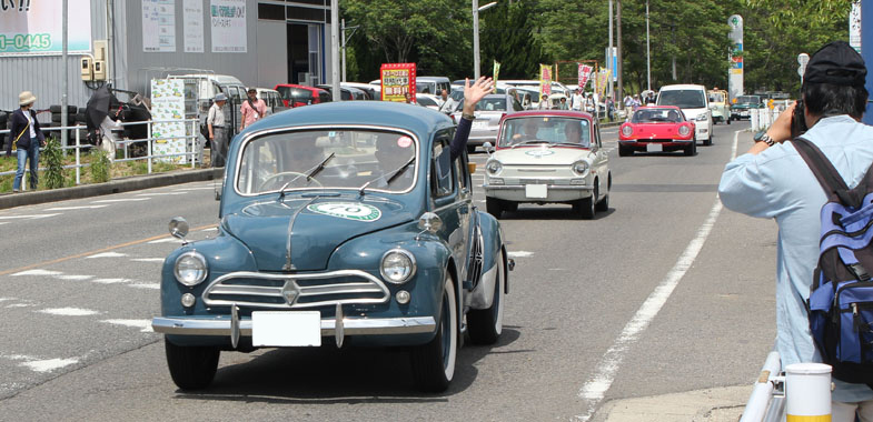 Left: Hino Renault 4CV (1962); Center: Mazda Carol (1968); Right: Dino 246GT (1973)