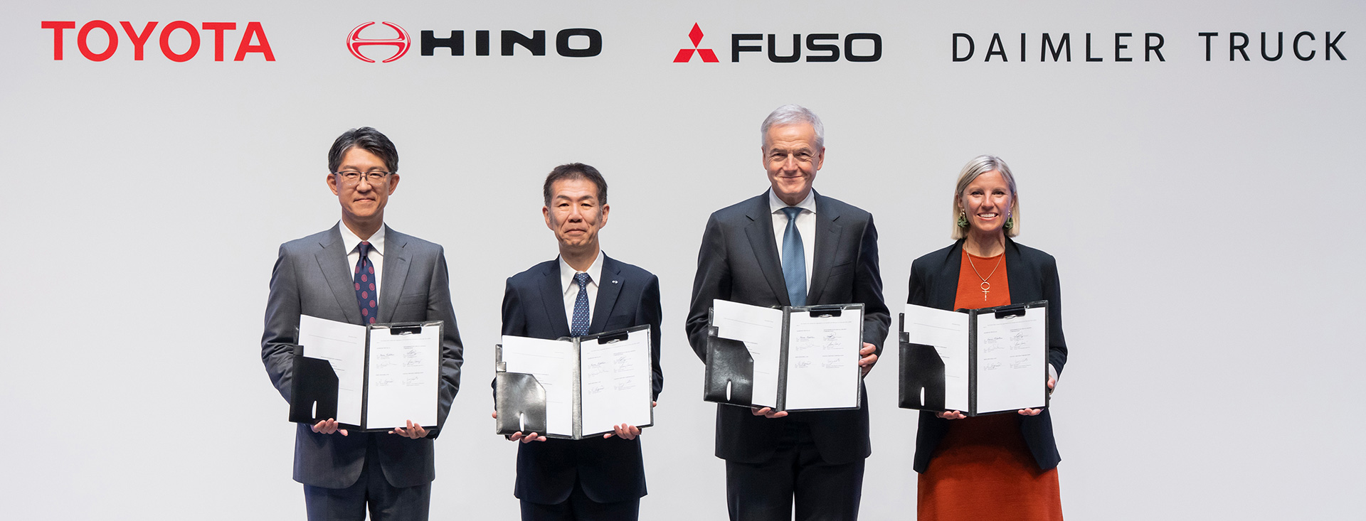 Daimler Truck, Mitsubishi Fuso, Hino and Toyota Motor Corporation conclude Definitive Agreements on integrating Mitsubishi Fuso and Hino Motors