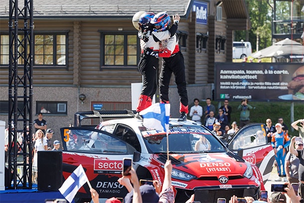 WRC 第10戦 ラリー・フィンランド パヤリがWRC初優勝を達成した前戦ラリー・エストニアに続き優勝 ソルベルグは2位、エバンスは3位に入りTGR-WRTが表彰台を独占