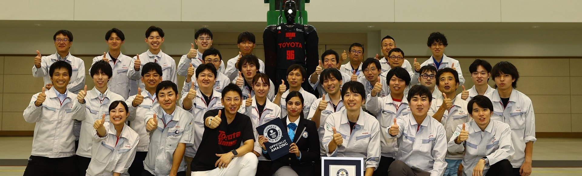 CUE6 aims for a Guinness World Record(TM) with an ultra-long shot!