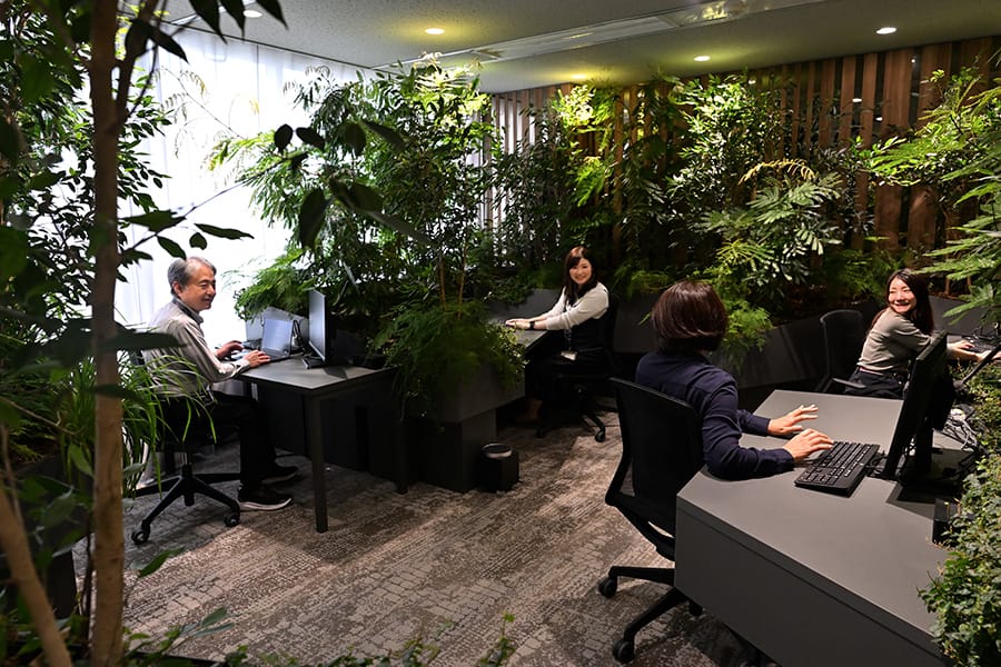 左から トヨタ BR BEV 主幹 山田 晃 トヨタ BR BEV 内原 恵理 トヨタ BR BEV 加藤 理奈