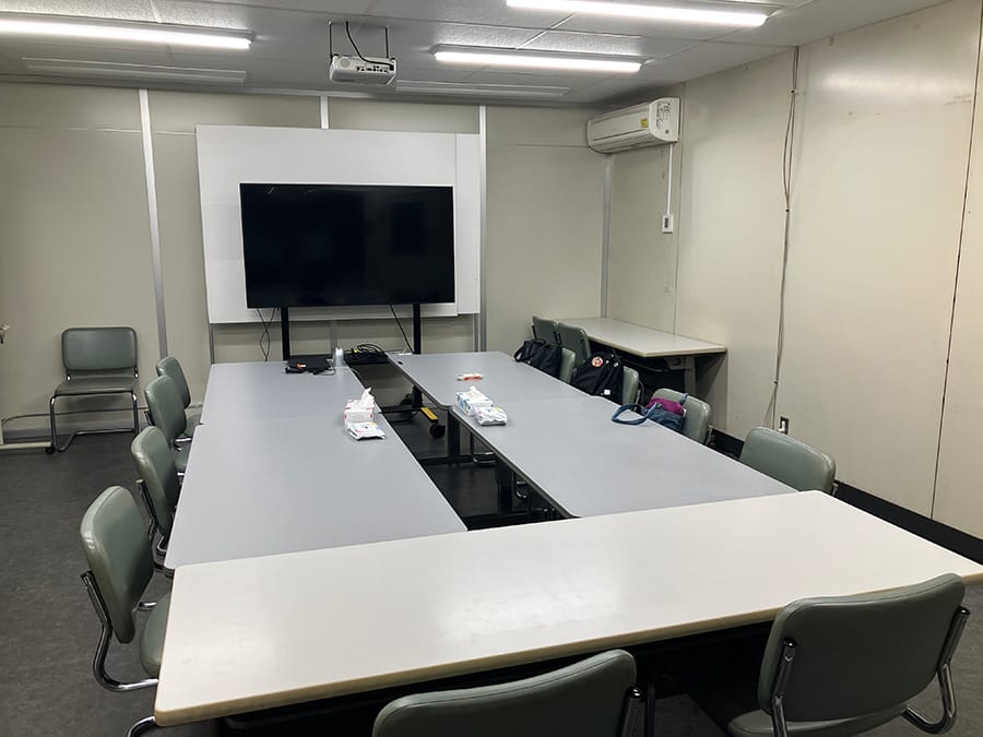 改装前の工場建屋内コミュニケーションルーム 改装後は休憩室（集いの場）としても活用することに