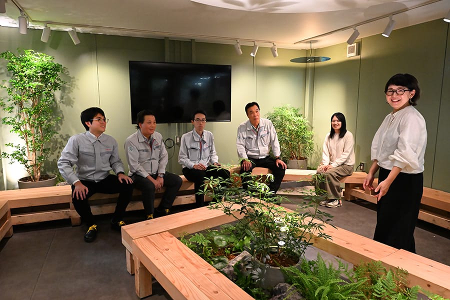 左から トヨタ 未来創生センター 主任 伊藤 弘大 トヨタ 三好工場・明知工場製造技術部工場支援室 主幹 宮下 知之 トヨタ 三好工場・明知工場製造技術部工場支援室 室長 木村 洋二 トヨタ 三好工場第2DL製造部第22DL製造課 課長 山下 元大 parkERs プランツコーディネーター 花田 美晴 parkERs 空間デザイナー 四ツ倉 裕子