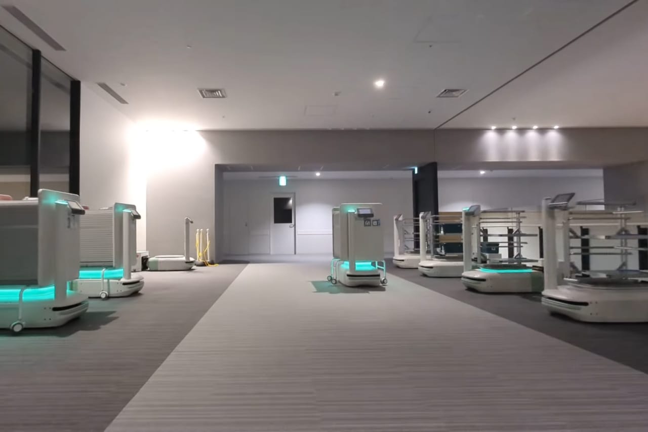 Coexistence With the In-Hospital Transport Robot "Potaro"