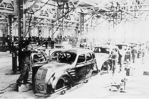 Koromo Plant - body assembly line (1938)