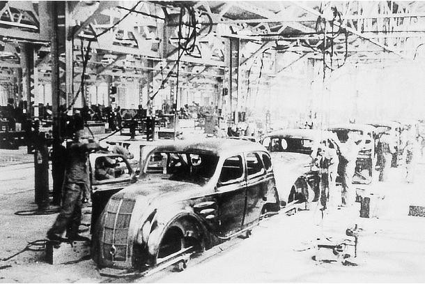 Koromo Plant - body assembly line (1938)