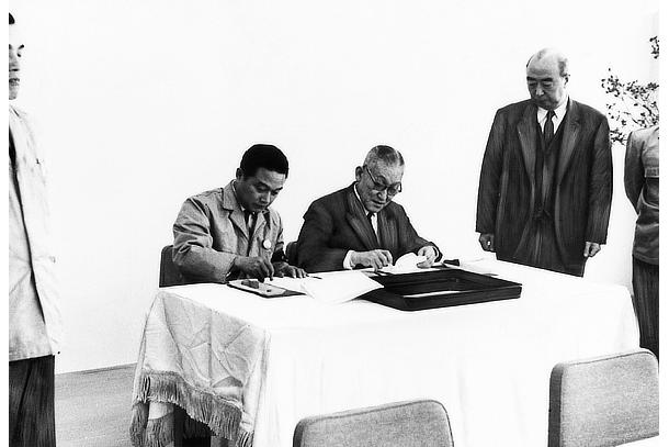 Signing ceremony of labor and management declaration (1962)