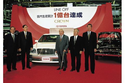 Achieving a cumulative total of 100,000,000 production units in Japan; line-off ceremony for the 100 millionth production unit (1999)