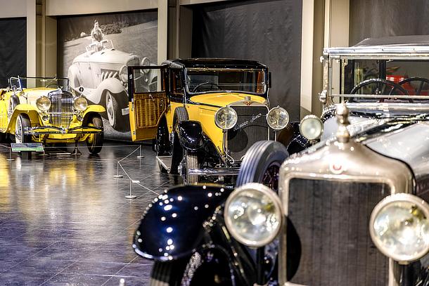 Zone 04: A Pageant of Luxurious Saloons