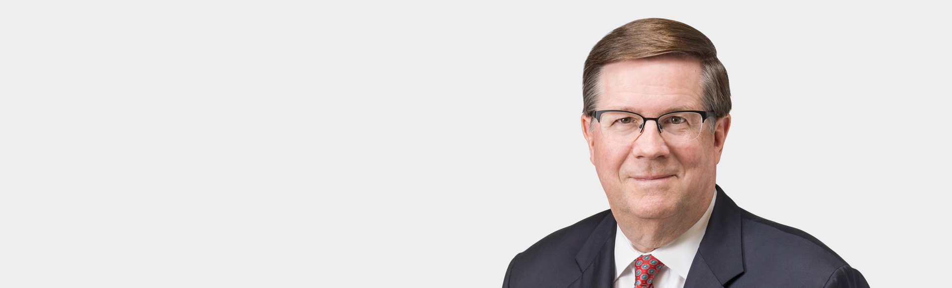 執行役員 James E. Lentz