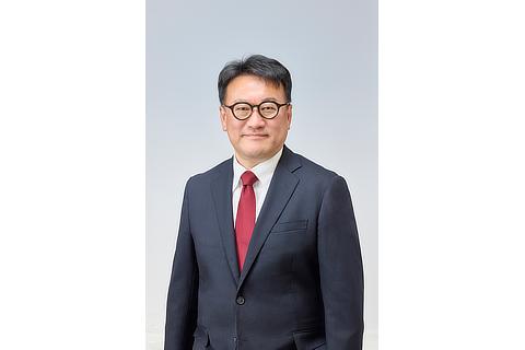 Takefumi Shiga, Operating Officer