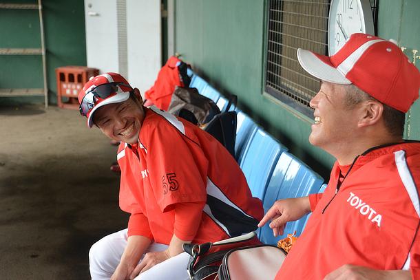 Coaches Takashi Norita (left) and Kengo Hata (both of the Toyota Sports & Corporate Citizenship Department)