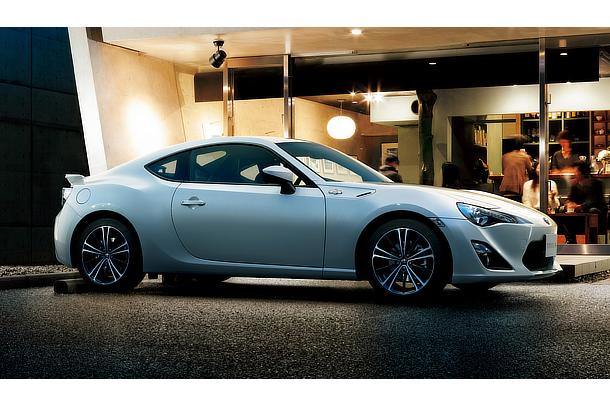 GT“Limited”（クリスタルホワイトパール）＜オプション装着車＞