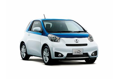 特別仕様車 130G“レザーパッケージ・グランブルー”（特別設定色 ： 2トーンブルー）（ブルーメタリック×ホワイトパールクリスタルシャイン）＜オプション装着車＞