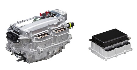 Left:PCU with silicon power semiconductors(Production model) Right:PCU with SiC power semiconductors(Future target)