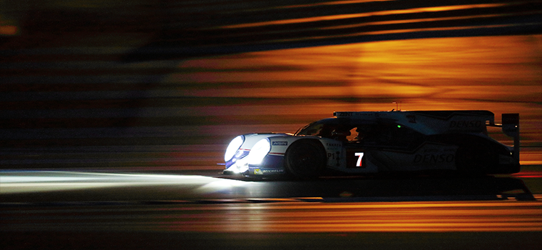 TS040 HYBRIDの走行シーン