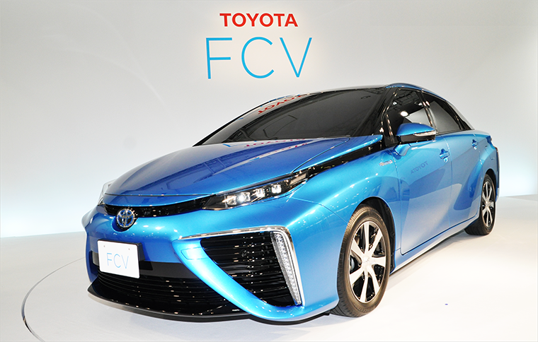 トヨタ自動車、セダンタイプの燃料電池自動車を、 日本で2014年度内に
