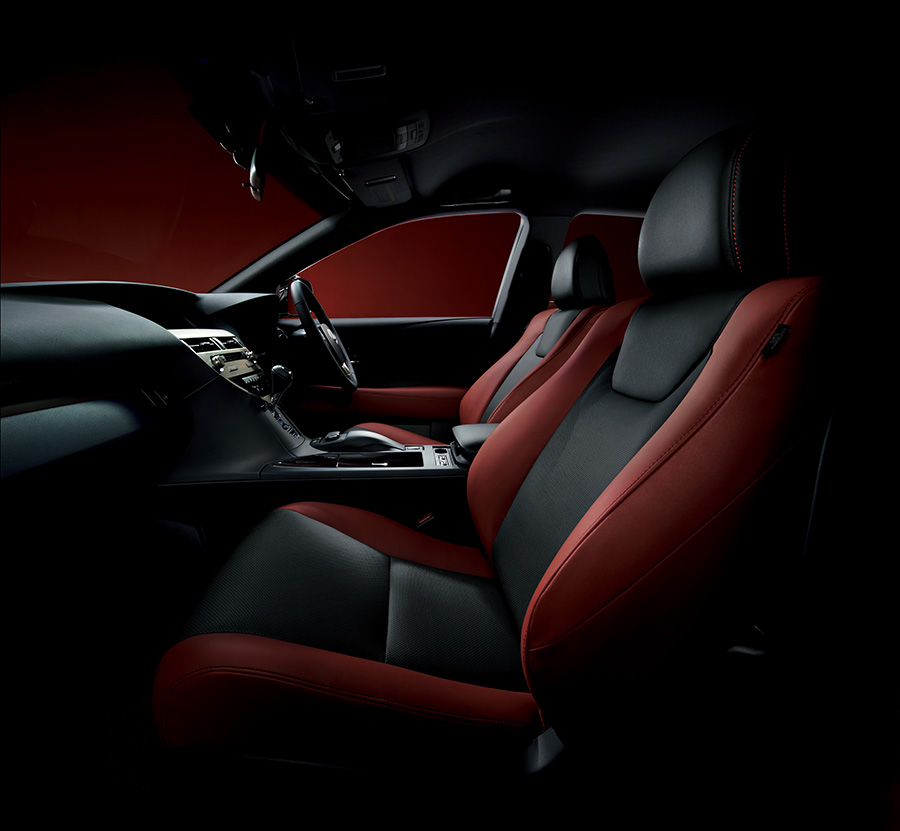 RX270 特別仕様車“Radiant Aero Style”（インテリアカラー ： ブラック／シートカラー ： ブラック＆ガーネット）＜オプション装着車＞