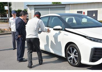 Mitsuhisa Kato, Toyota executive vice president (left) and Toshimitsu Motegi, Japanese Minister of Economy, Trade and Industry (middle) pictured with Toyota's fuel cell sedan