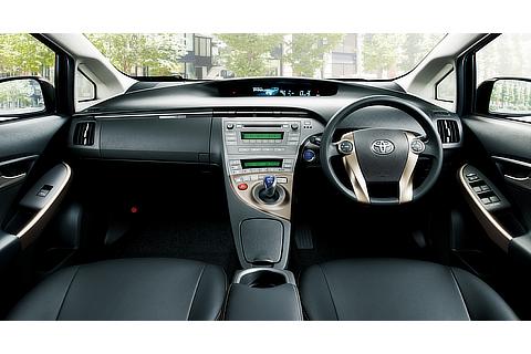 特別仕様車 S“ツーリングセレクション・マイコーデ”（内装色・シートカラー ： ブラック、インテリア加飾 ： シャンパンゴールド）