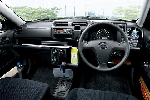 UL-X（1.5L・2WD）