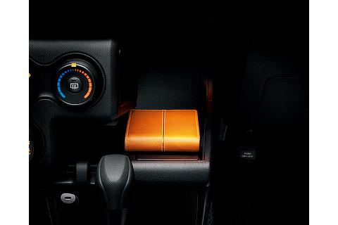 センタートレイ（全フタ閉め状態）