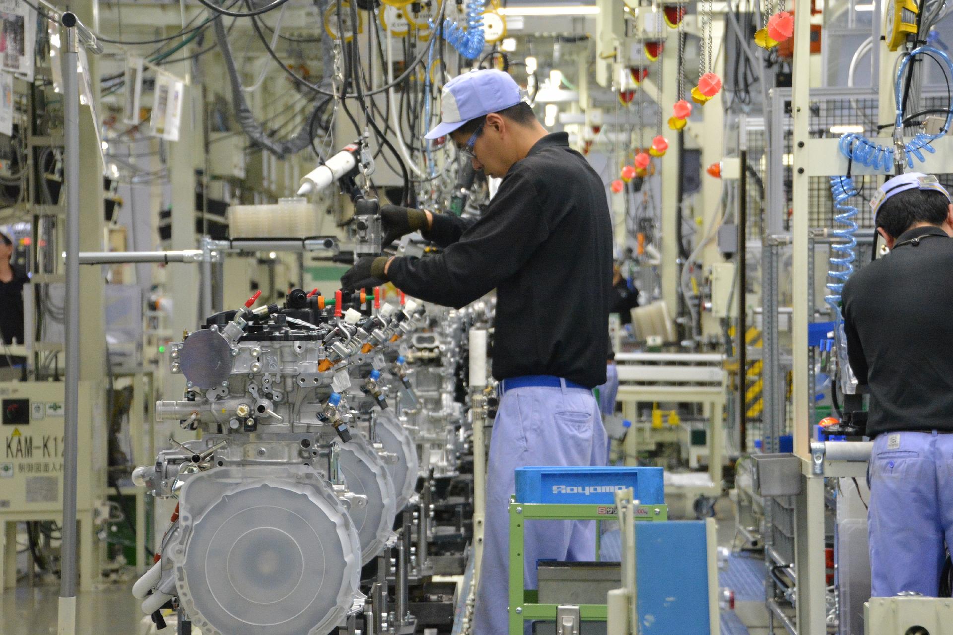 Lexus NX turbo engine being assembled at Kanda Plant, Kyushu