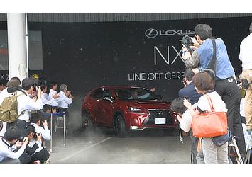 トヨタ九州宮田工場で新型NXラインオフ