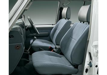 Land Cruiser 70 pickup interior (Japan commemorative re-release; with options)