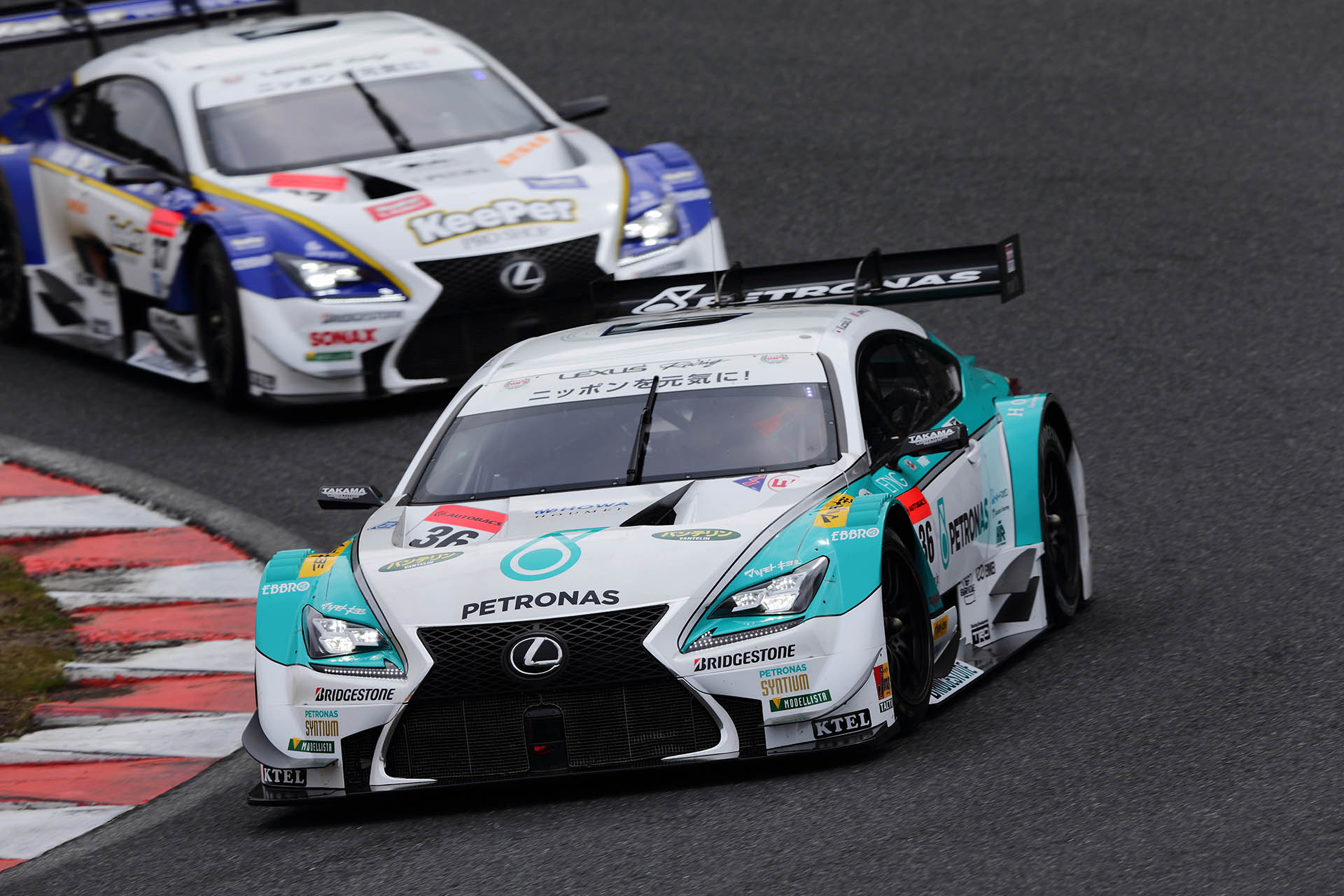 PETRONAS TOM'S RC F 36号車とKeePer TOM'S RC F 37号車