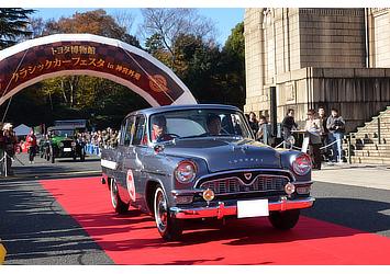 Toyopet Crown Model RS21 leading Tokyo crosstown parade in 2013 Classic Car Festival