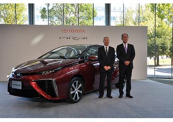 Launch of Mirai fuel cell sedan (left: Mitsuhisa Kato, Executive Vice President right: Yoshikazu Tanaka, Deputy Chief Engineer)