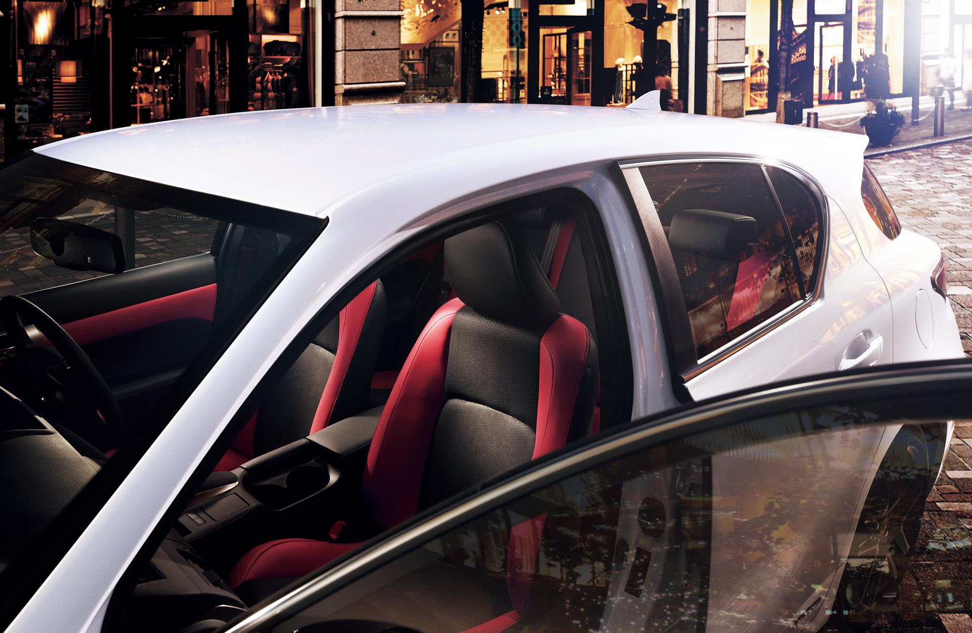 CT200h 特別仕様車 “F SPORT X Line” (インテリアカラー：ブラック＆スカーレット) 〈オプション装着車〉