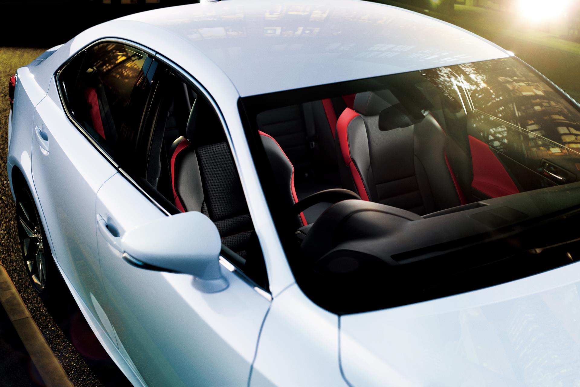 IS350 特別仕様車 “F SPORT X Line” (インテリアカラー：ブラック＆スカーレット) 〈オプション装着車〉