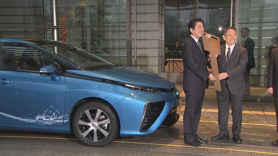 首相官邸でのMIRAI 納車式