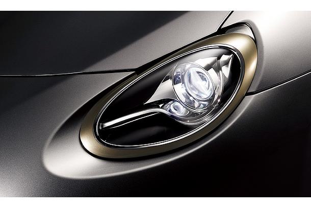 86“style Cb” 専用オーバル形ヘッドランプ（金属調ベゼル付）