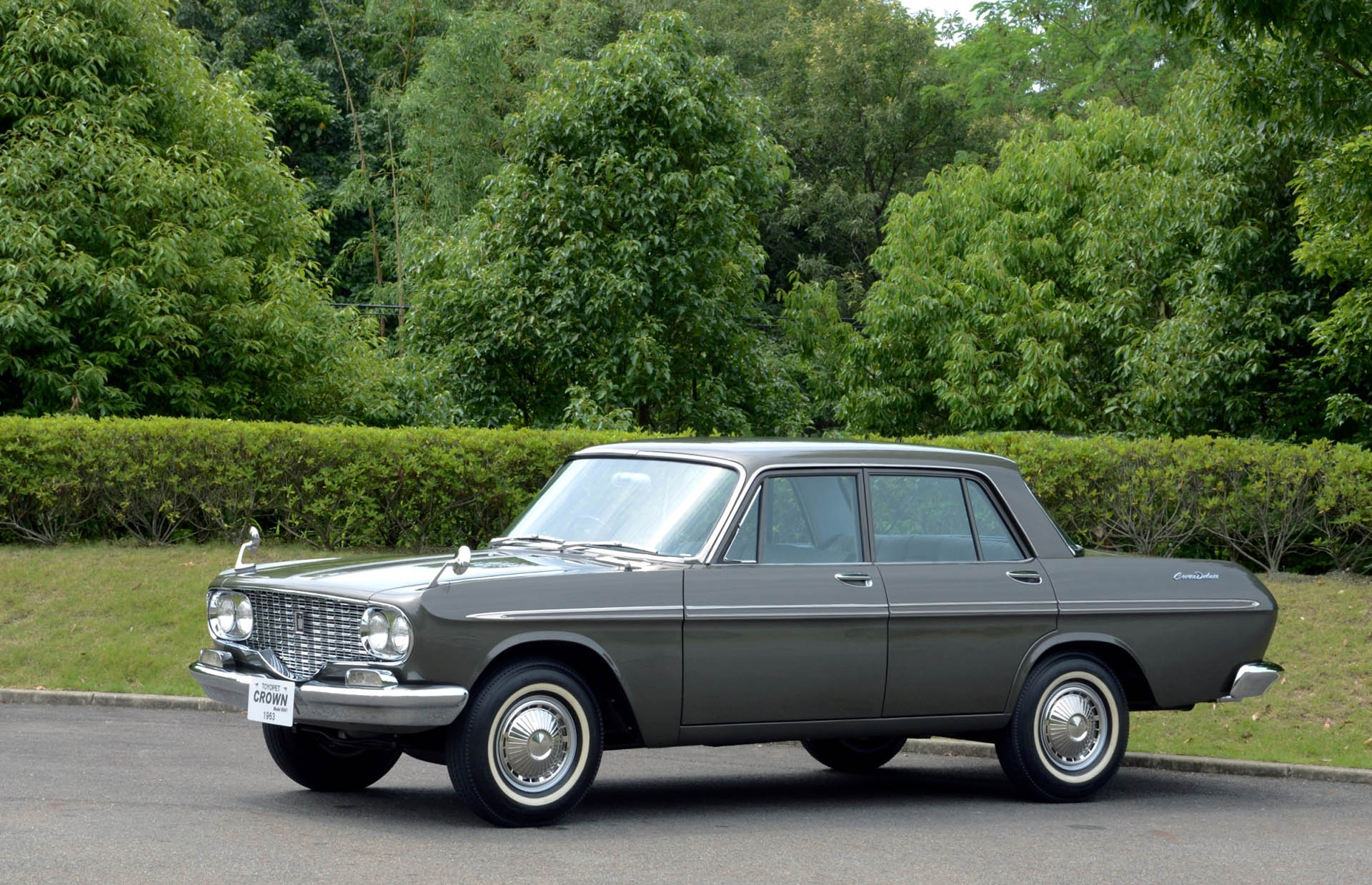 Second generation Toyopet Crown Sedan