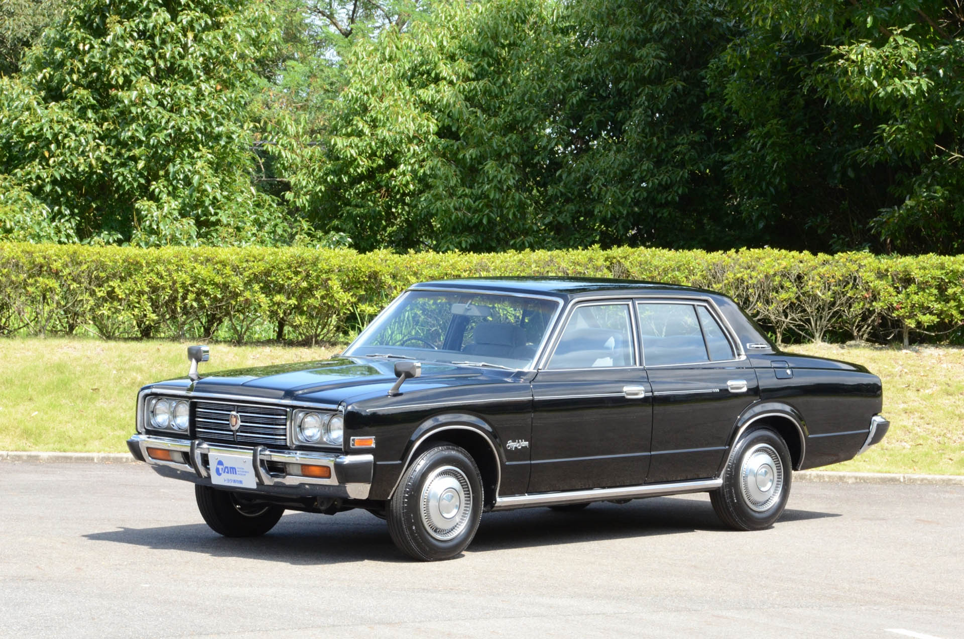 Fifth generation Crown Sedan