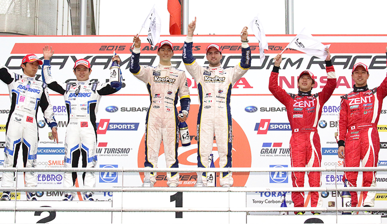 開幕戦を1-3フィニッシュし、表彰台に登るKeePer TOM'S RC F 37号車のアンドレア・カルダレッリと平川亮、ZENT CERUMO RC F 38号車の立川祐路と石浦宏明