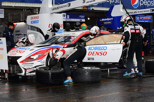 DENSO KOBELCO SARD RC F 39号車