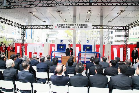 イワタニ水素ステーション芝公園での安倍首相