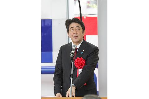 イワタニ水素ステーション芝公園での安倍首相