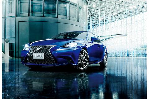 IS200t“F SPORT”（ヒートブルーコントラストレイヤリング）＜オプション装着車＞