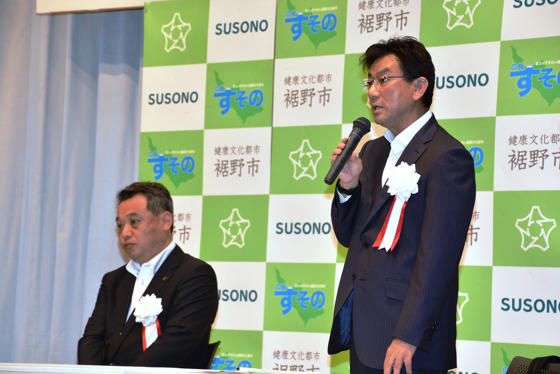 挨拶をする定方常務理事