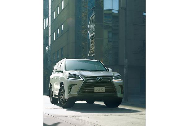 LX 570