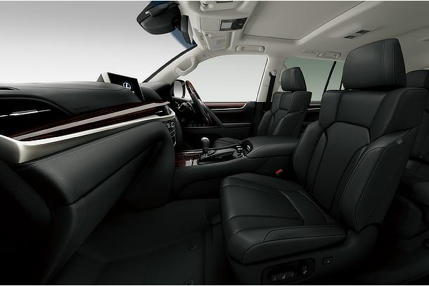 LX 570 (Interior color: Black)