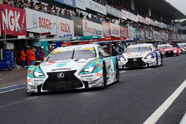 SUPER GT 第５戦 44th International SUZUKA 1000km 伊藤／ロシター組 LEXUS RC Fが鈴鹿1000kmを制す！  立川／石浦組が２位でLEXUS RC Fが1-2フィニッシュ PETRONAS TEAM TOM'Sは鈴鹿1000kmを２年連続制覇 | トヨタ自動車株式会社  公式企業サイト